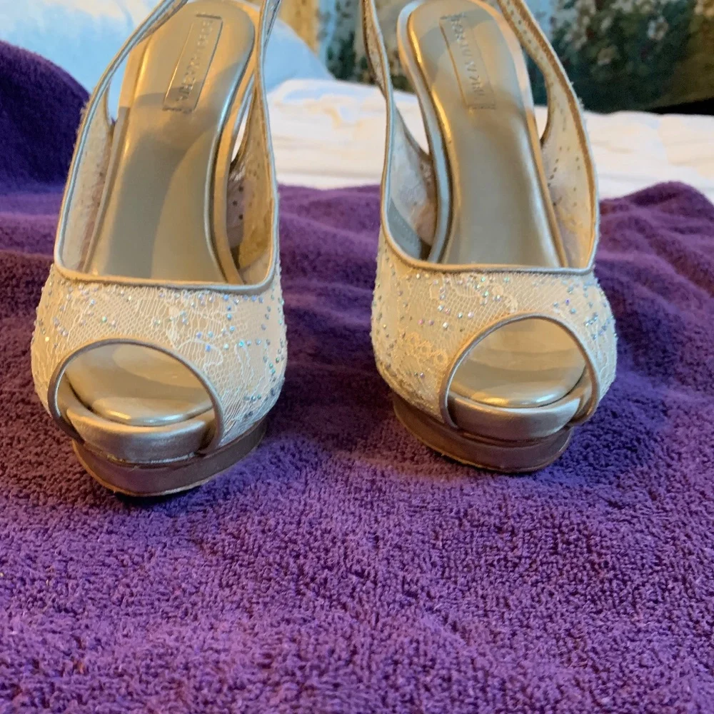 BCBG MAXZARIA Tan Embellished Lace Platform High Slingback Sandals sz 8.5 B